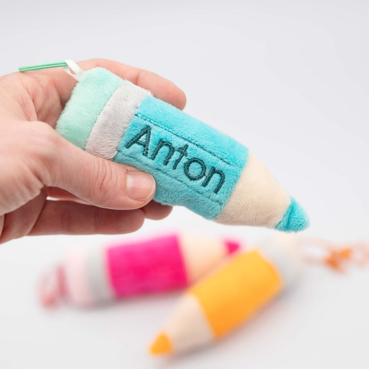 ITH Stickdatei Taschenanhänger Buntstift – das perfekte Geschenk zur Einschulung