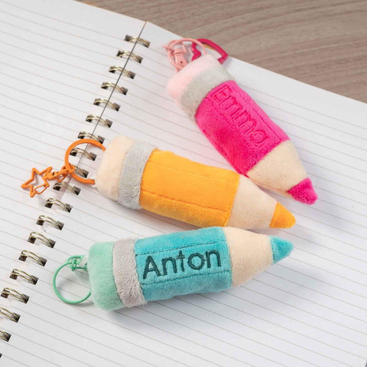ITH Stickdatei Taschenanhänger Buntstift – das perfekte Geschenk zur Einschulung