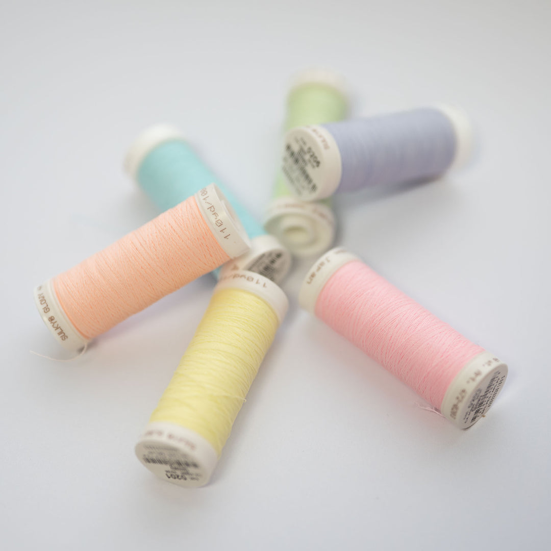 Nachtleuchtgarn für die Stickmaschine
