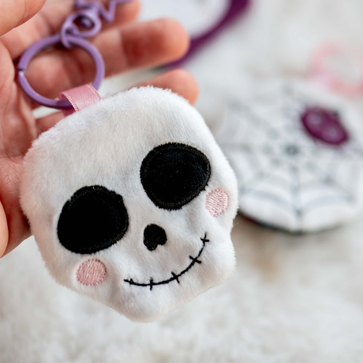 ITH Stickdatei Halloween Anhänger Set – kleines Gespenst, Totenkopf &amp; Spinne | 10x10 Rahmen
