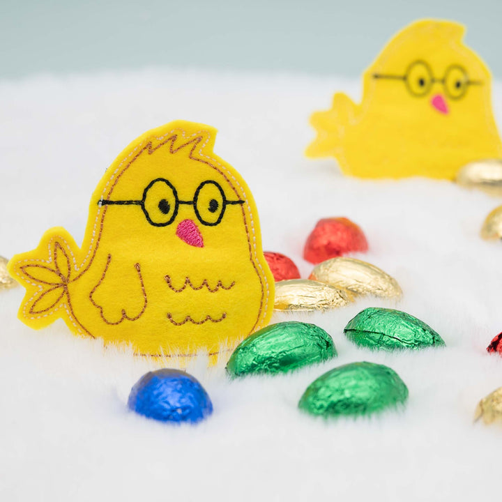 Stickdatei Küken mit Schokoladen-Versteck