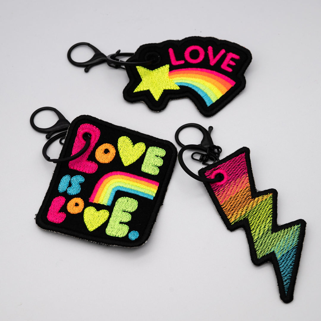 ITH Patch Love is Love Pride Statement-Motiv, gestickt in Neonfarben