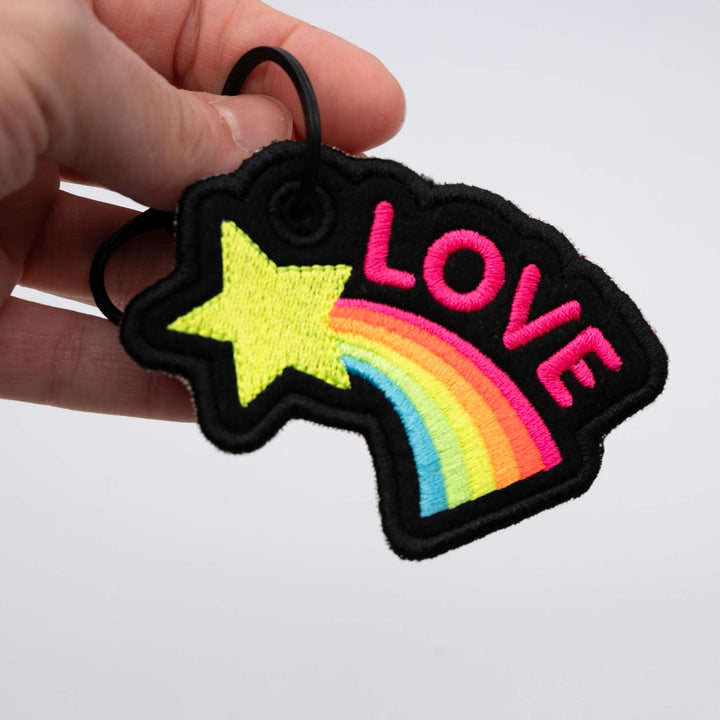 ITH Stickdatei Love Sternschnuppe als Schlüsselanhänger gestickt, Neonfarben, 10x10 Rahmen
