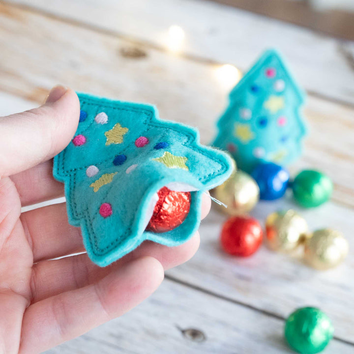 Weihnachtsbaum mit Schokoladenversteck