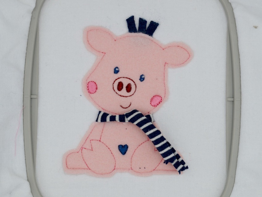 Stickdatei 10x10 Schwein Doodle Applikation mit 3 D-Schal