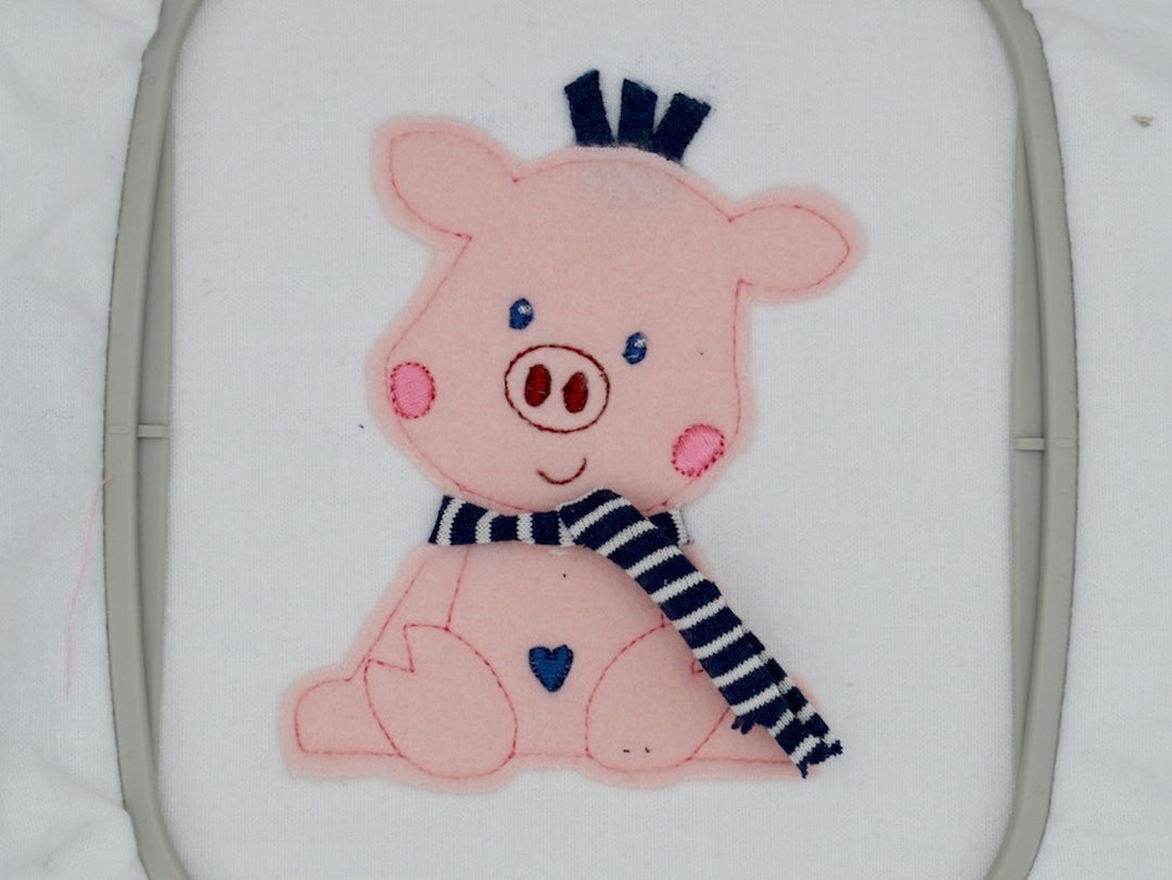 Stickdatei 10x10 Schwein Doodle Applikation mit 3 D-Schal - Sticktier