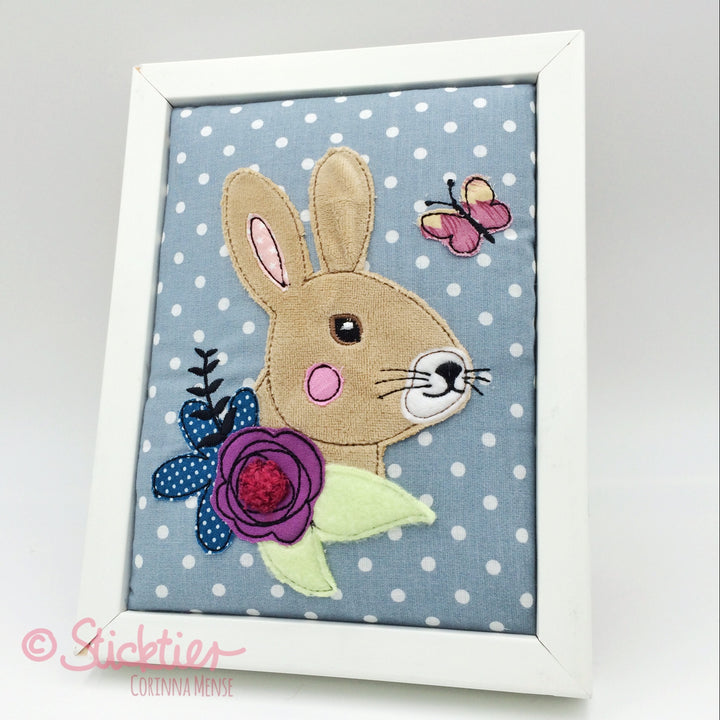 Stickdatei Hase mit Blumen für den 13x18 cm Stickrahmen - Sticktier