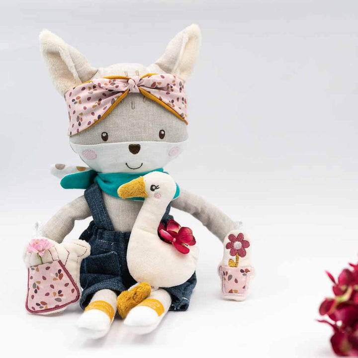 Fuchs Puppe mit Gans, Gießkanne und Blume